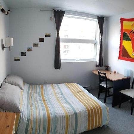 Very Nice, Clean And Quiet Double Room Next To Downtown モントリオール エクステリア 写真