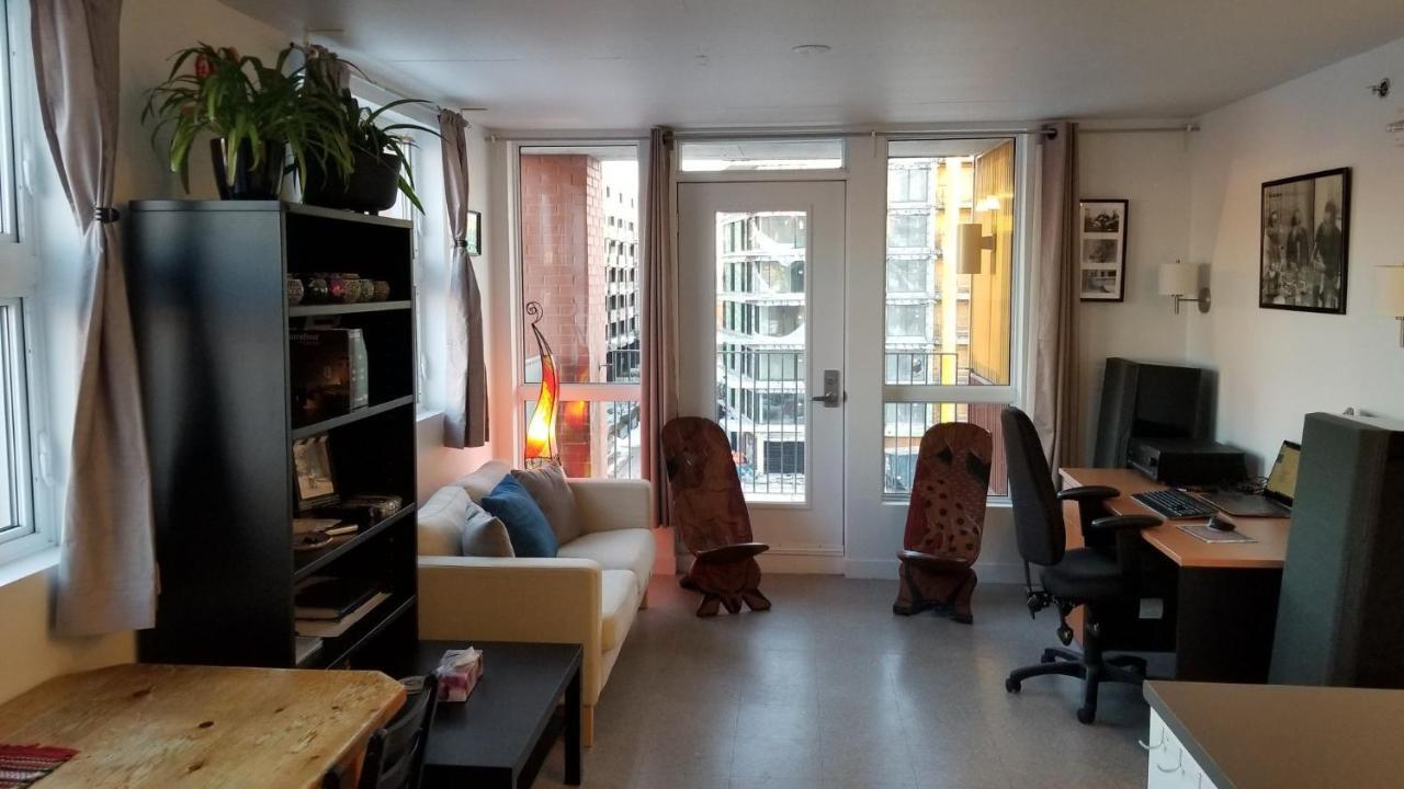 Very Nice, Clean And Quiet Double Room Next To Downtown モントリオール エクステリア 写真